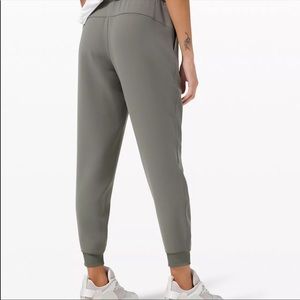 Lululemon On the Fly Jogger